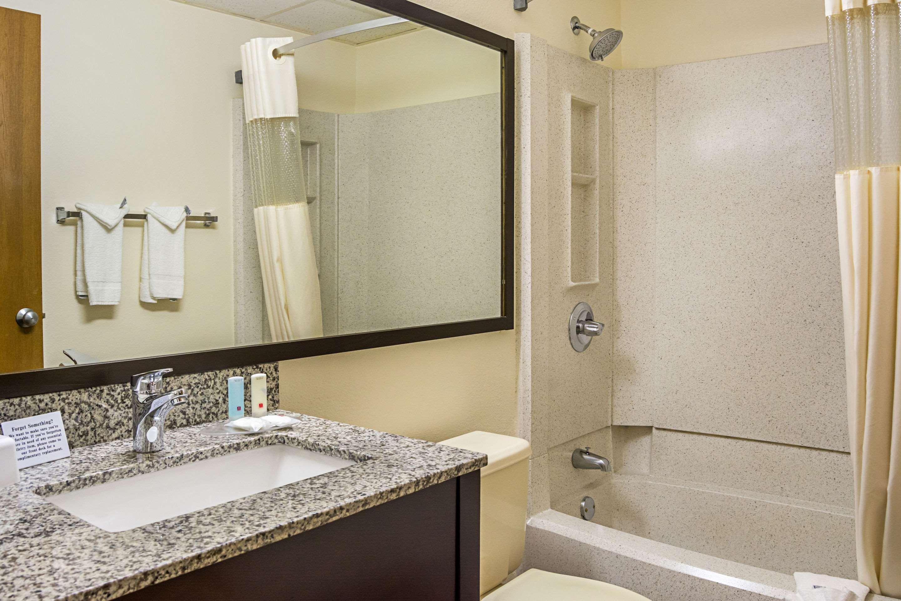 Quality Inn & Suites Clackamas - Portland Luaran gambar